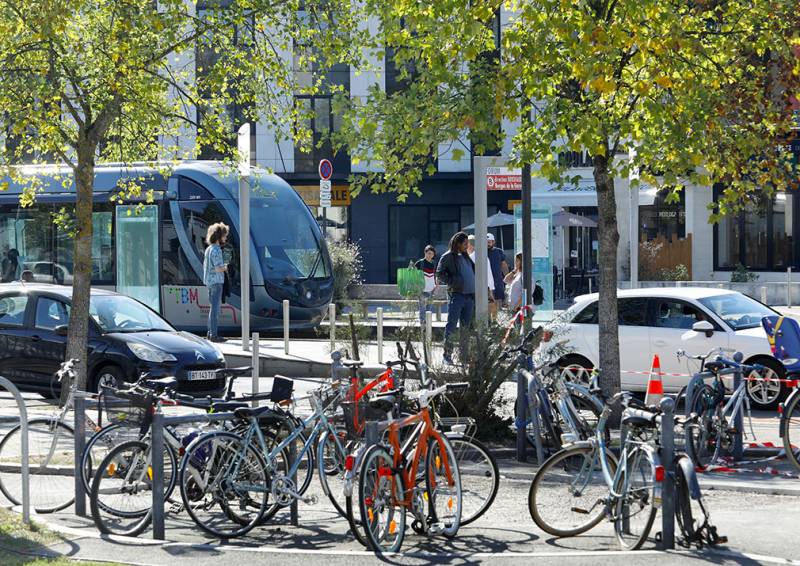 Trouver un professionnel pour réparer l'écran cassé de son iPhone XR à domicile sur le secteur de Talence :