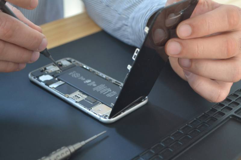 Changer rapidement la vitre brisée de son iPhone à Pessac 