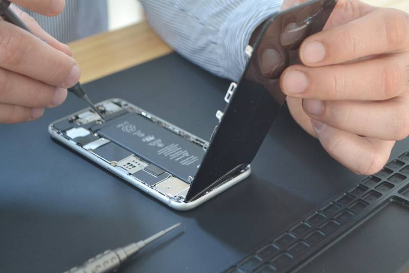 Professionnel ouvert 7J/7 pour réparer la vitre cassée de mon iPhone à domicile sur le secteur de Bordeaux Mériadeck :