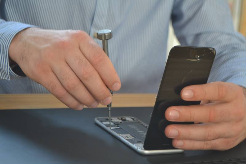 Réparer son écran d'iPhone cassé à Bègles: Un technicien se déplace à votre domicile ou sur votre lieu de travail 7J/7
