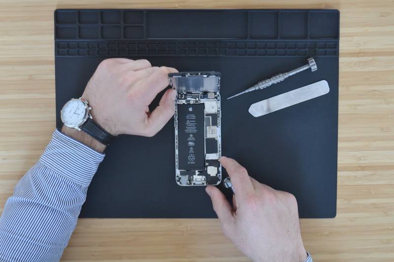 Faire remplacer l'écran cassé de son iPhone à domicile sur le secteur de Parentis en Born :