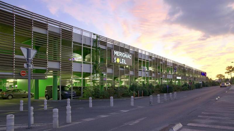 Combien coûte le remplacement d'une vitre brisée d'iPhone XR à domicile sur le secteur de Mérignac? :